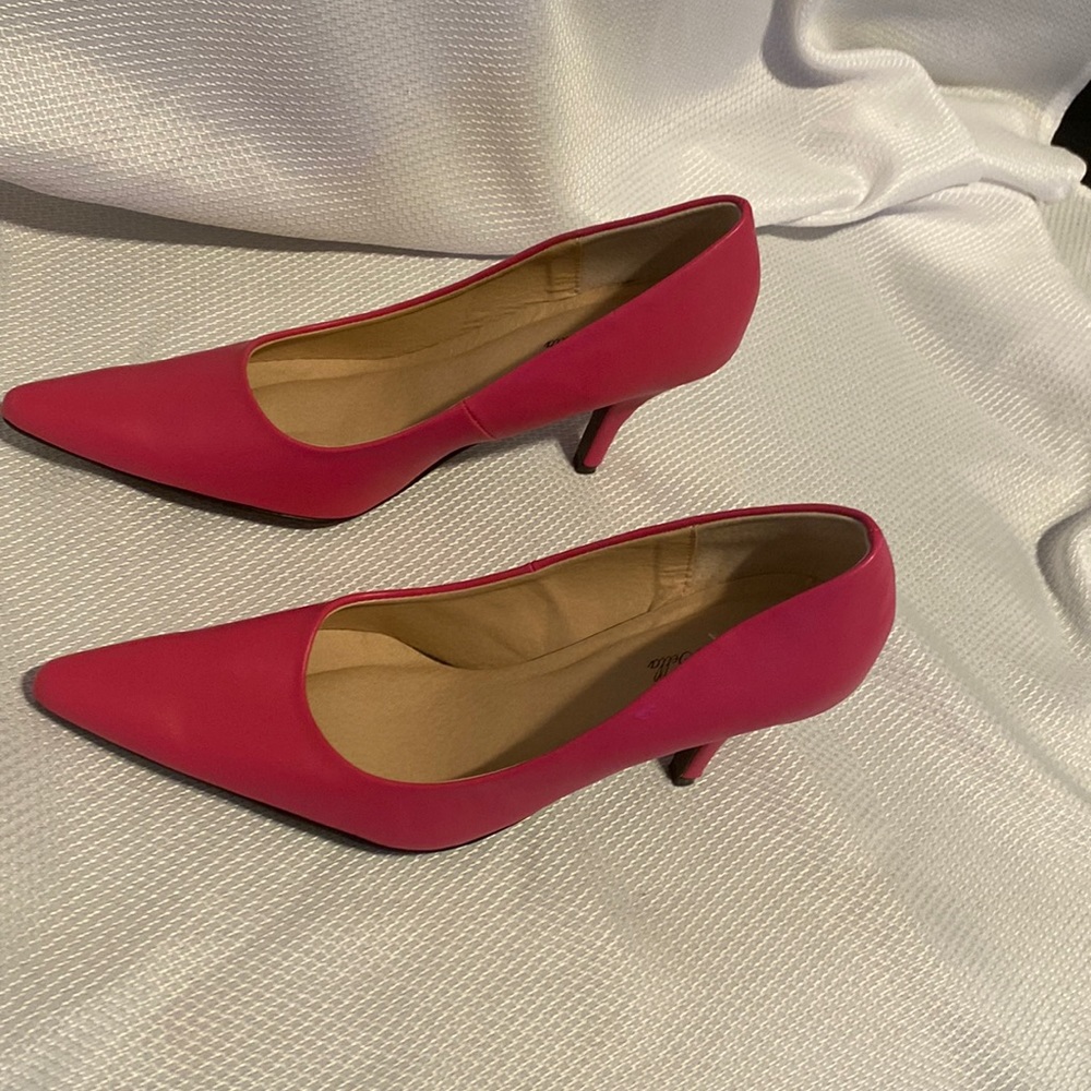 LUNNAH BELLA SIZE 9 fushia lpumps never worn